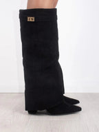 Botas femininas cano alto bico fino com salto e detalhe metálico