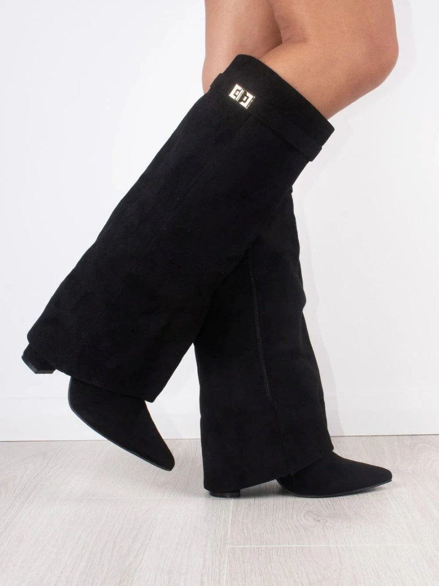 Botas femininas cano alto bico fino com salto e detalhe metálico