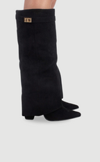 Botas femininas cano alto bico fino com salto e detalhe metálico