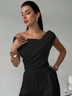 Blusa feminina drapeada nos ombros silhueta moderna elegante