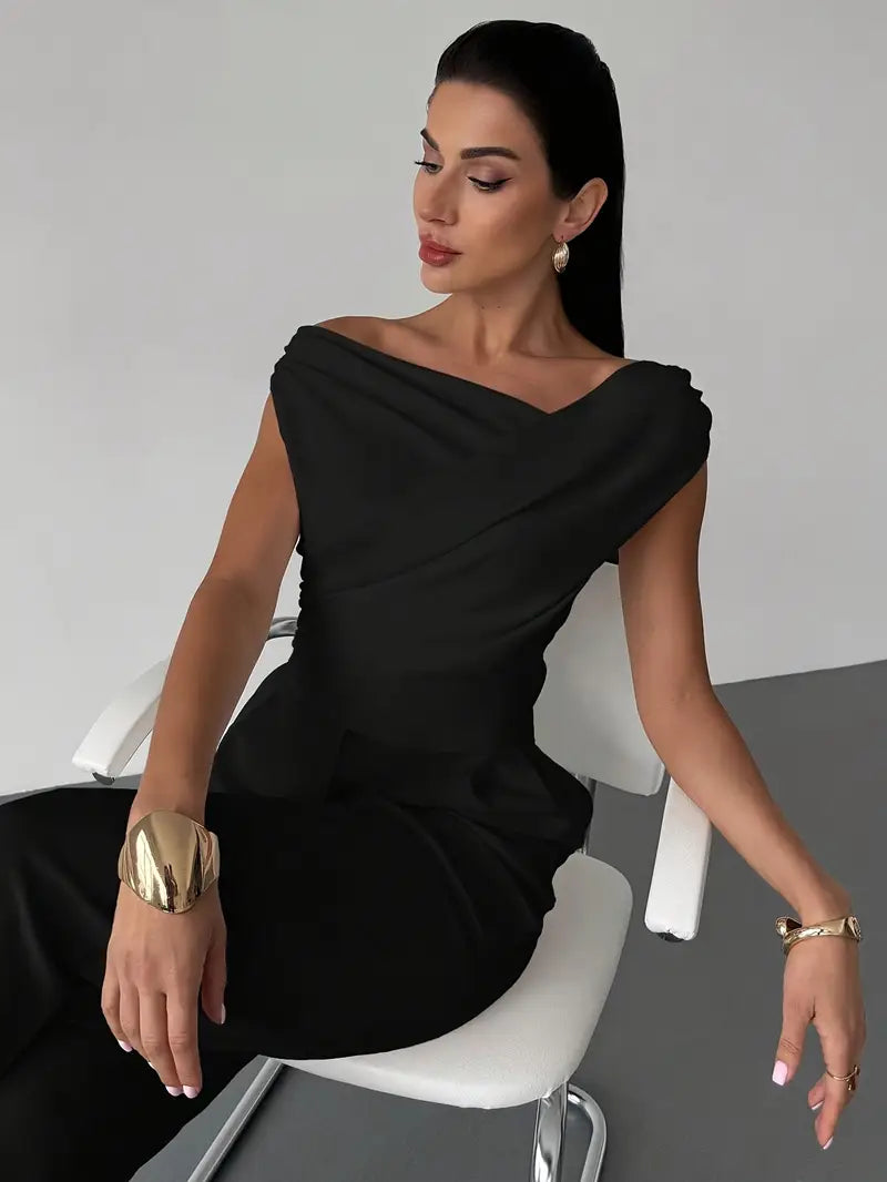 Blusa feminina drapeada nos ombros silhueta moderna elegante