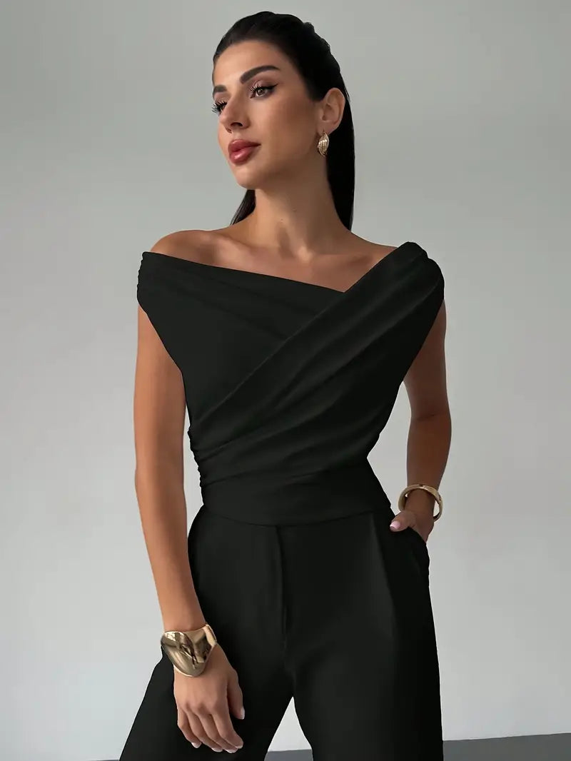 Blusa feminina drapeada nos ombros silhueta moderna elegante