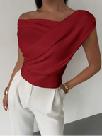 Blusa feminina drapeada nos ombros silhueta moderna elegante