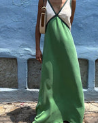 Vestido maxi feminino bicolor com decote V silhueta fluida e elegante