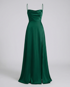Vestido longo feminino com alças finas ajustáveis e fenda lateral elegante