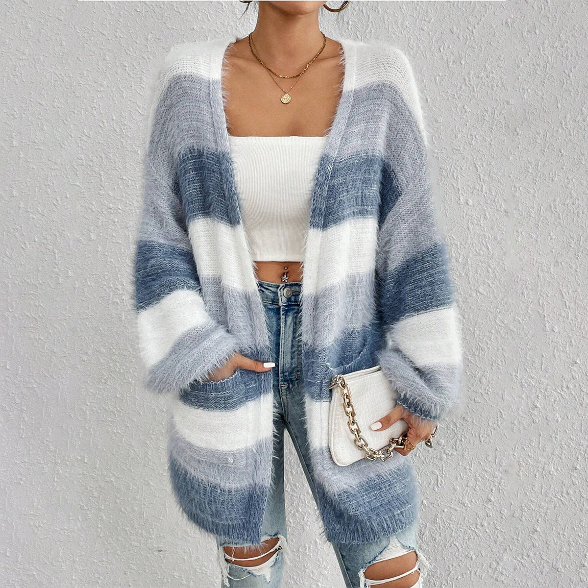 Cardigan oversized mulher listrado azul e branco manga longa frente aberta