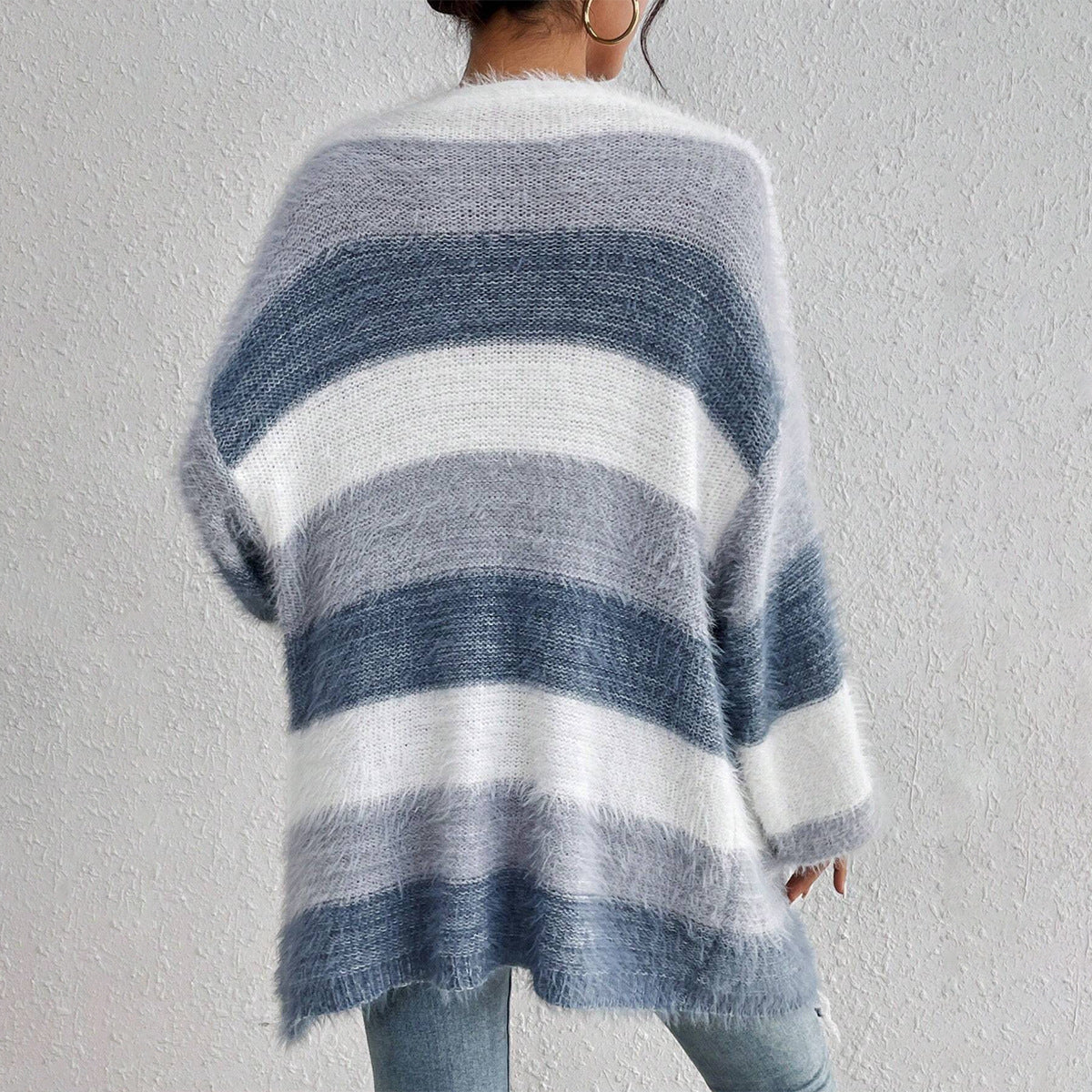 Cardigan oversized mulher listrado azul e branco manga longa frente aberta