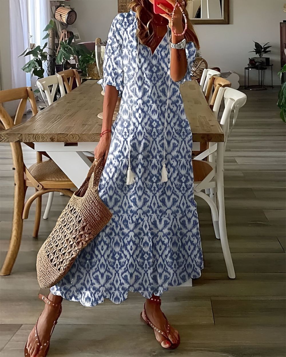 Vestido feminino boho maxi com detalhes de franjas e mangas largas