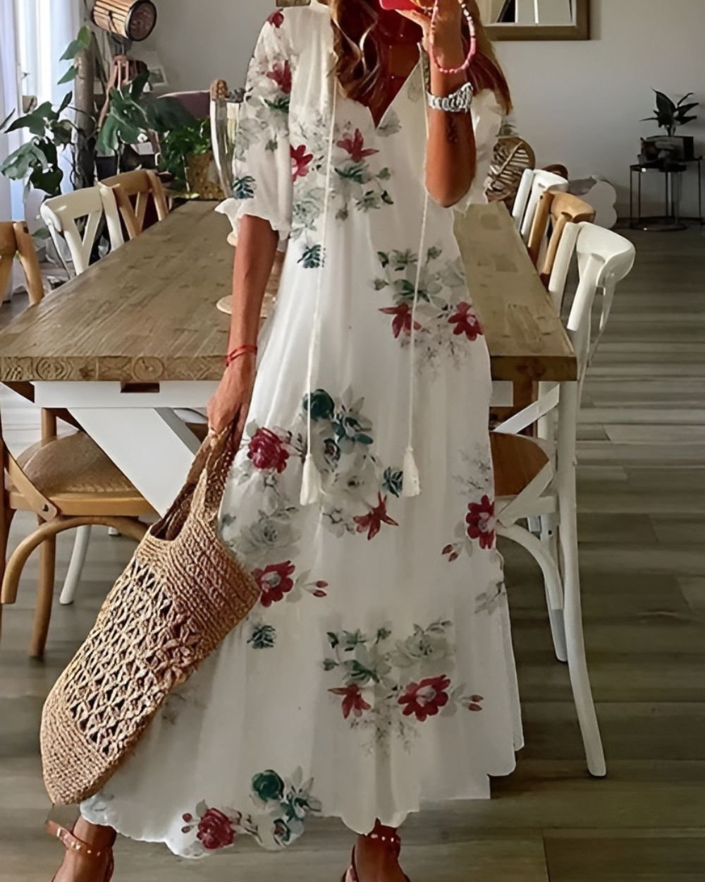 Vestido feminino boho maxi com detalhes de franjas e mangas largas