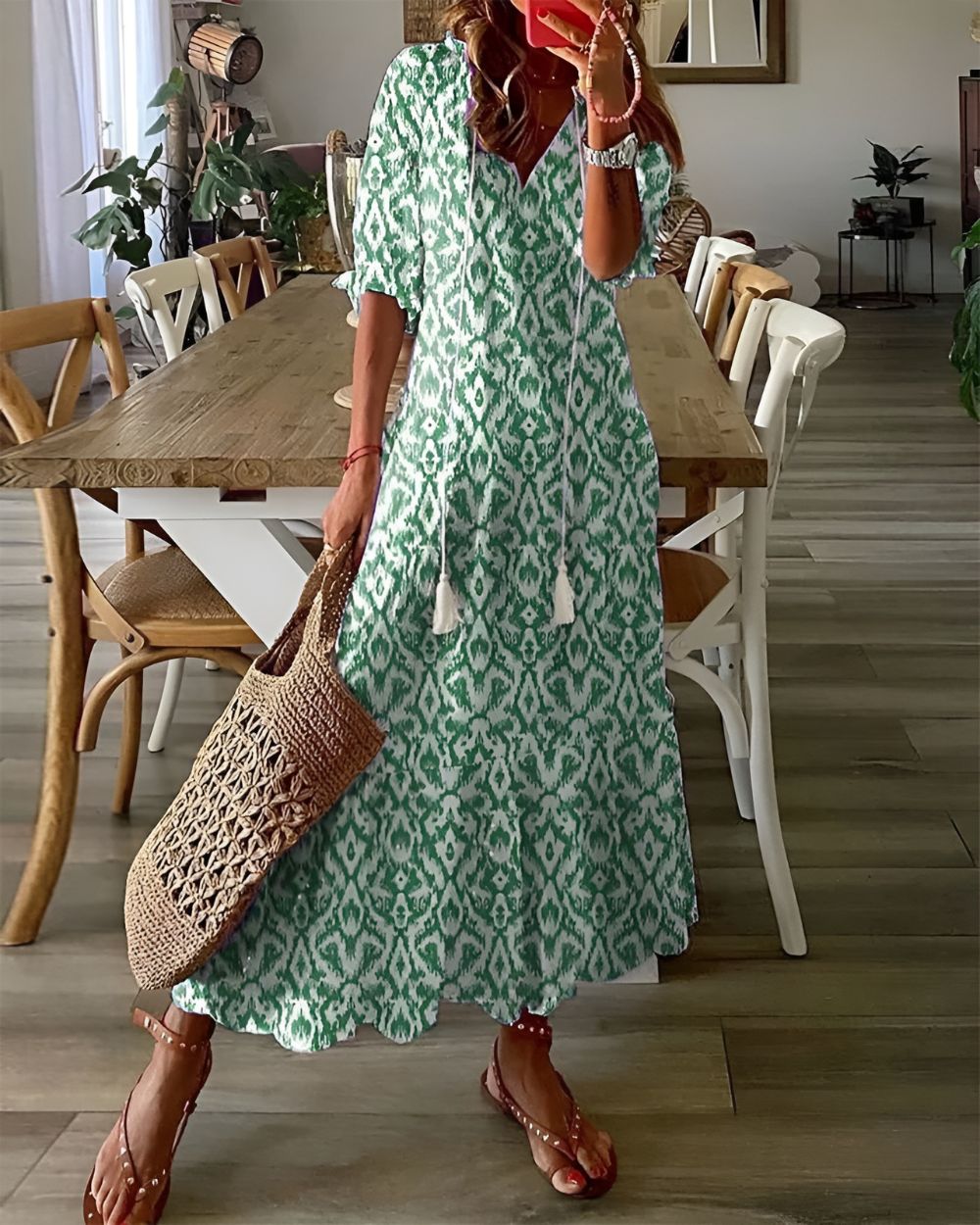 Vestido feminino boho maxi com detalhes de franjas e mangas largas