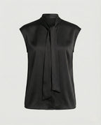 Blusa feminina sem mangas com laço no decote em viscose acetinada fluida