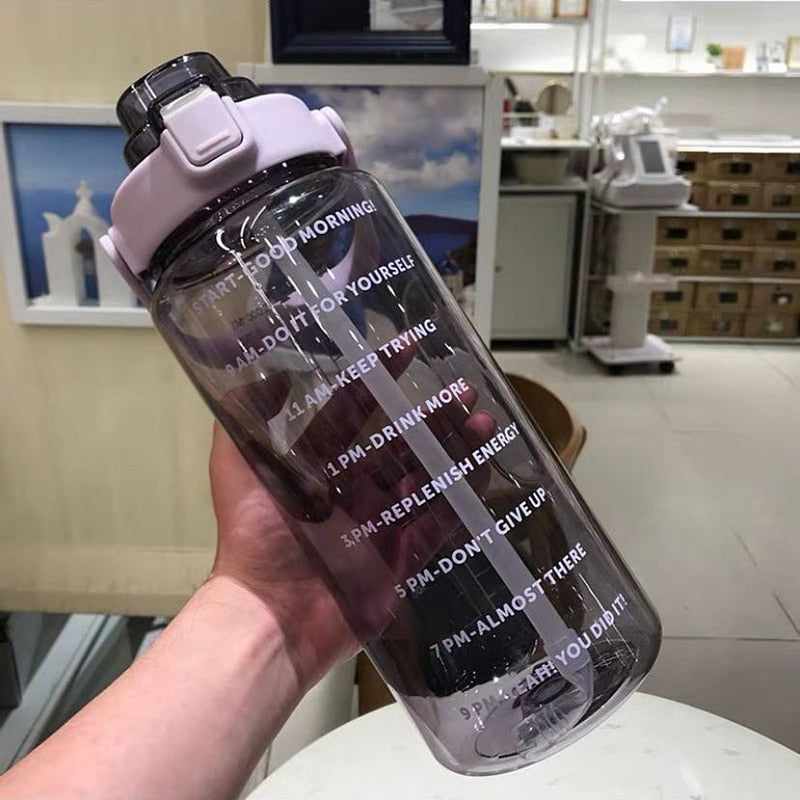 Garrafa de água 2L com marcações de tempo motivacionais e plástico ecológico semi-transparente