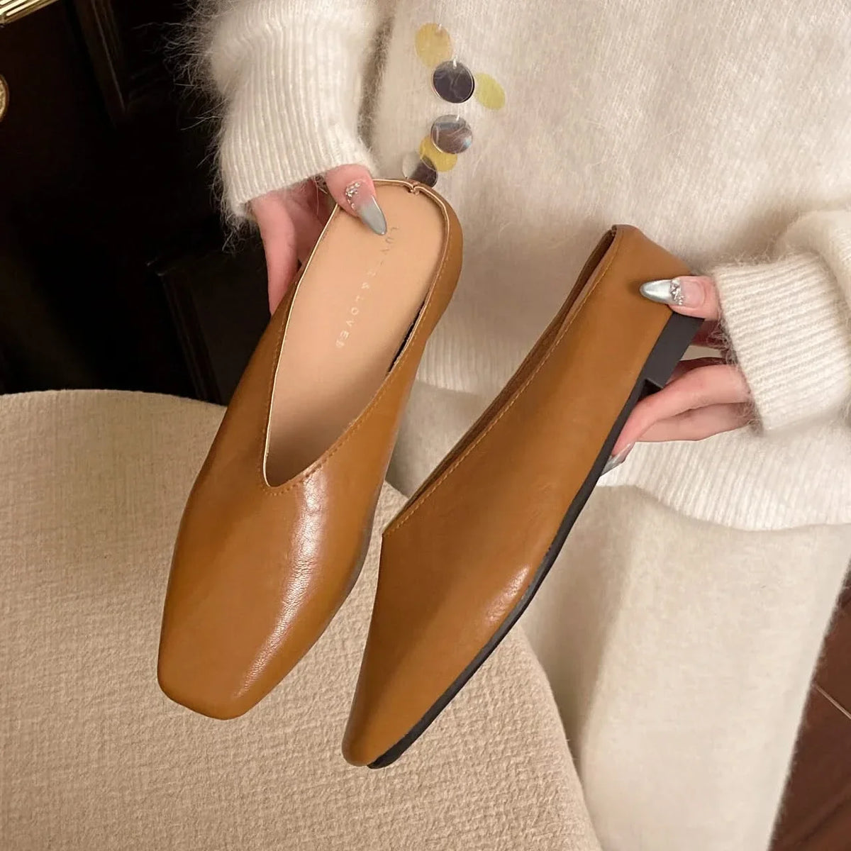 Sapatilhas rasas femininas slip-on em couro vegano liso
