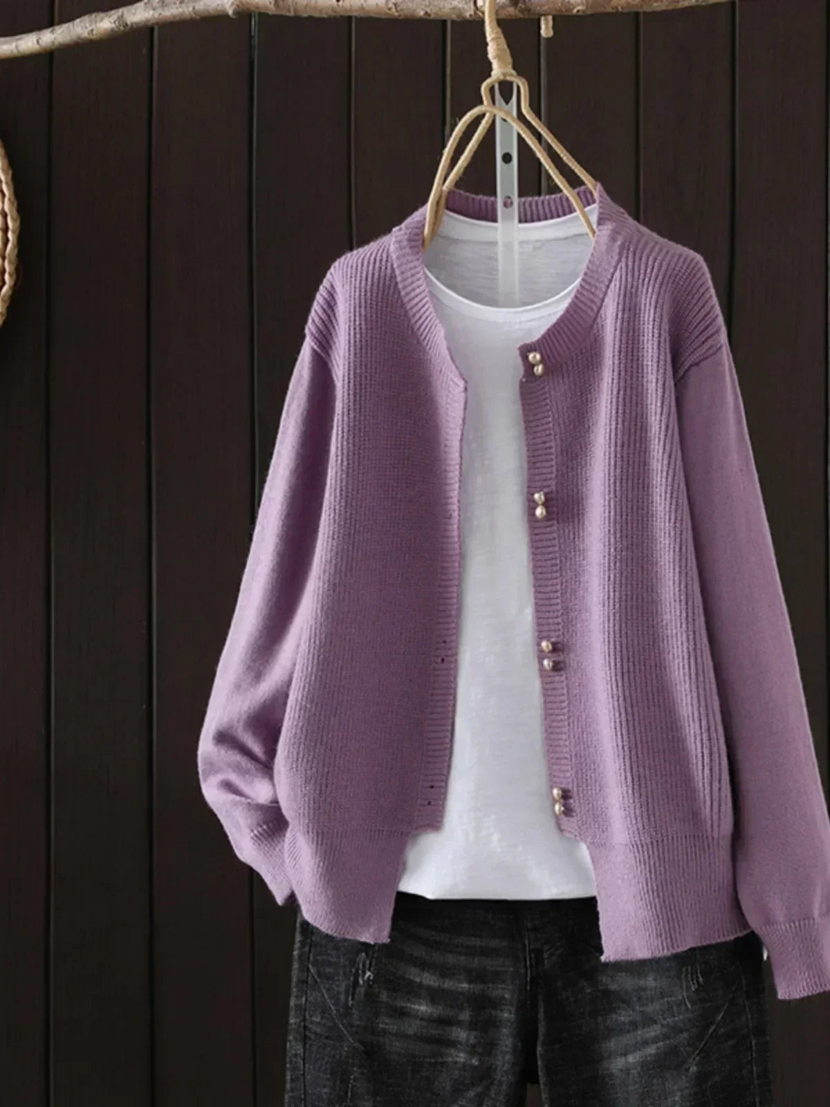 Cardigan feminino com botões caimento relaxado disponível em várias cores