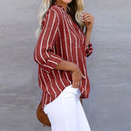 Camisa feminina algodão listrada decote V fit relaxado