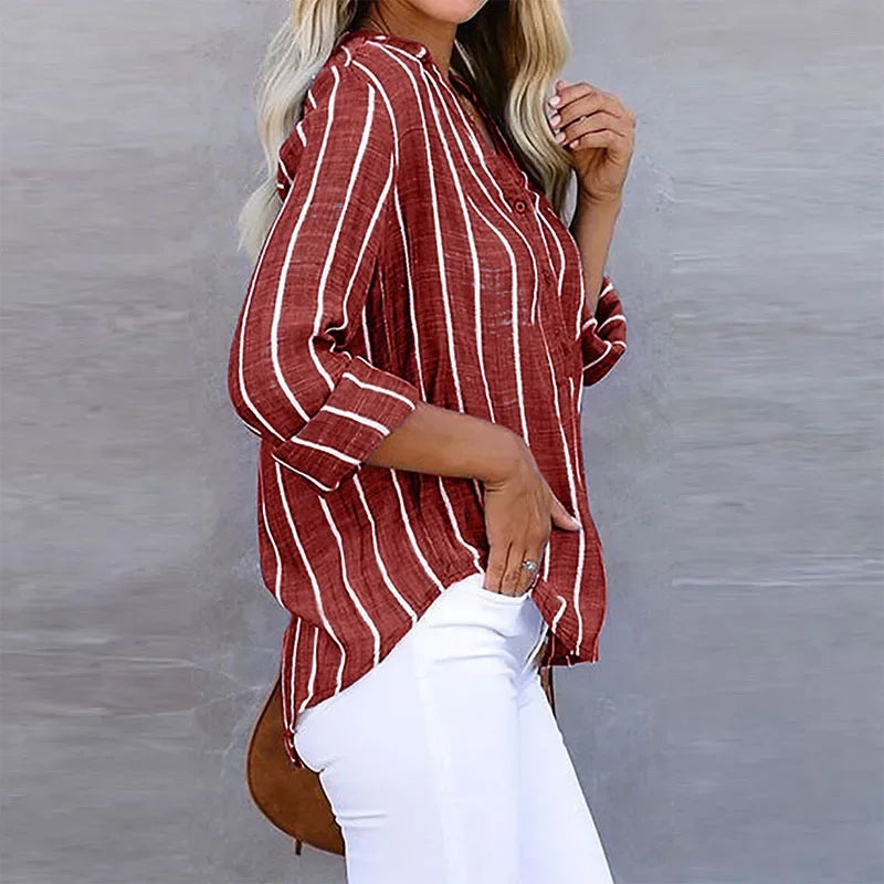 Camisa feminina algodão listrada decote V fit relaxado