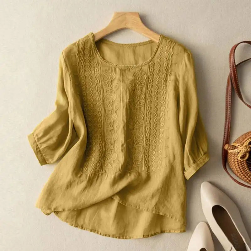 Blusa feminina bordada relaxed fit corte fluido confortável
