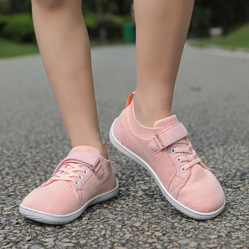 Sapatilhas barefoot infantis bico largo leves e flexíveis com fecho em velcro