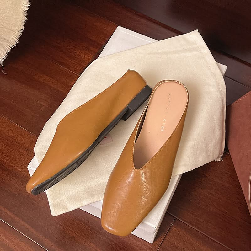Sapatilhas rasas femininas slip-on em couro vegano liso