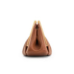 Bolsa clutch origami com pega hexagonal dourada polida em microfibra premium