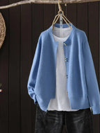 Cardigan feminino com botões caimento relaxado disponível em várias cores