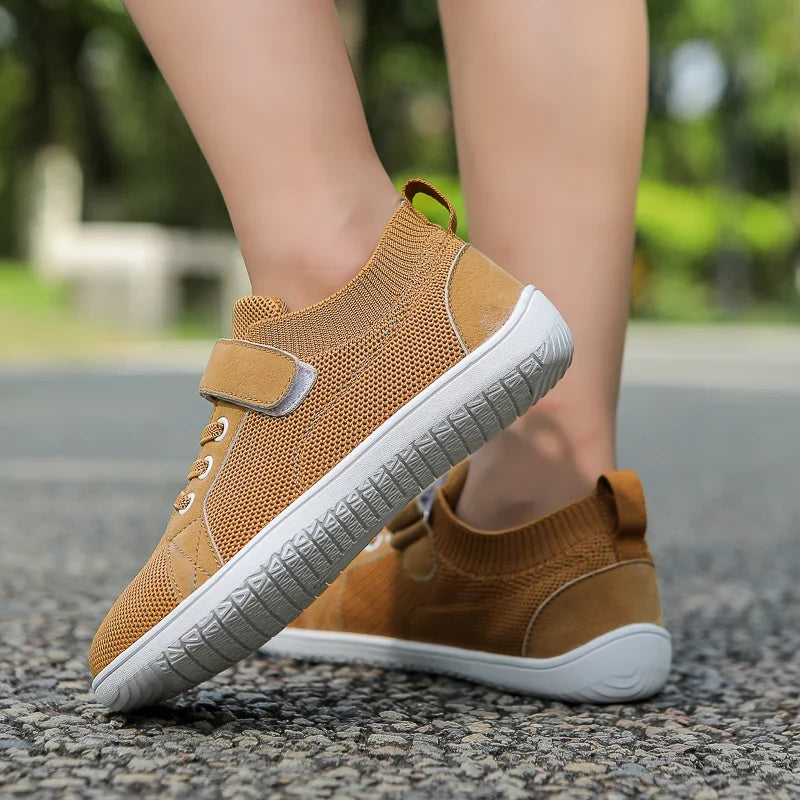 Sapatilhas barefoot infantis bico largo leves e flexíveis com fecho em velcro