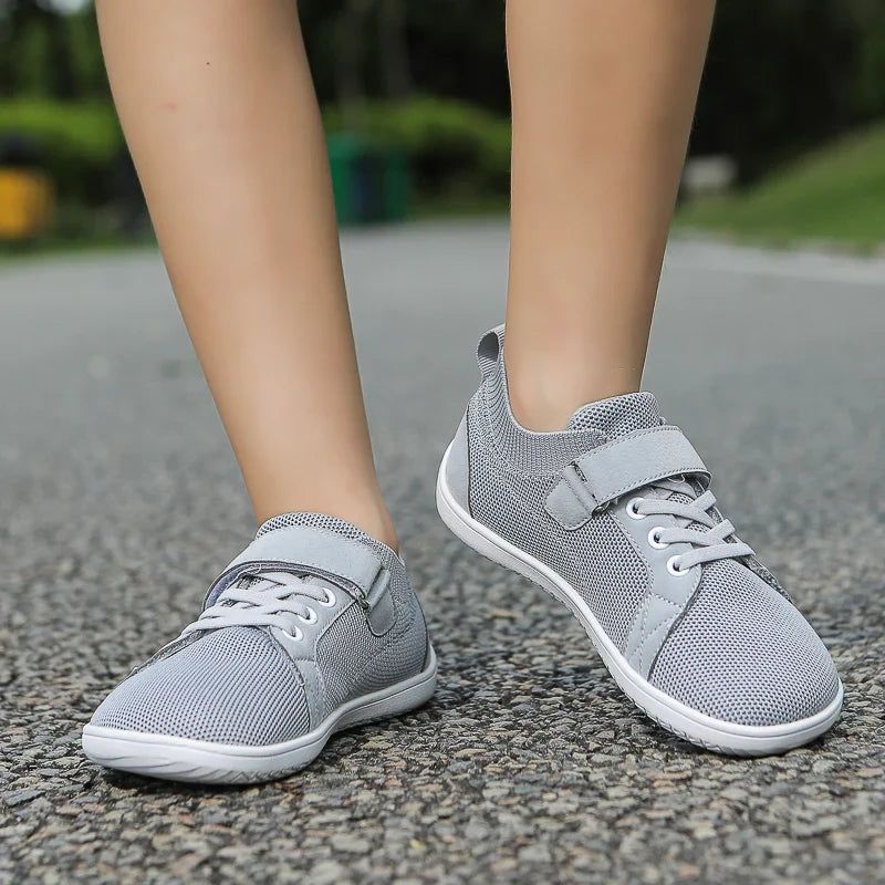 Sapatilhas barefoot infantis bico largo leves e flexíveis com fecho em velcro