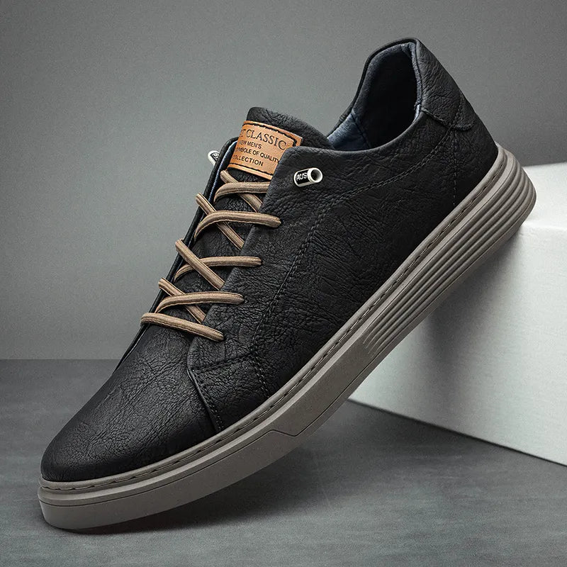 Tênis masculino casual confortável com sola almofadada e design neutro