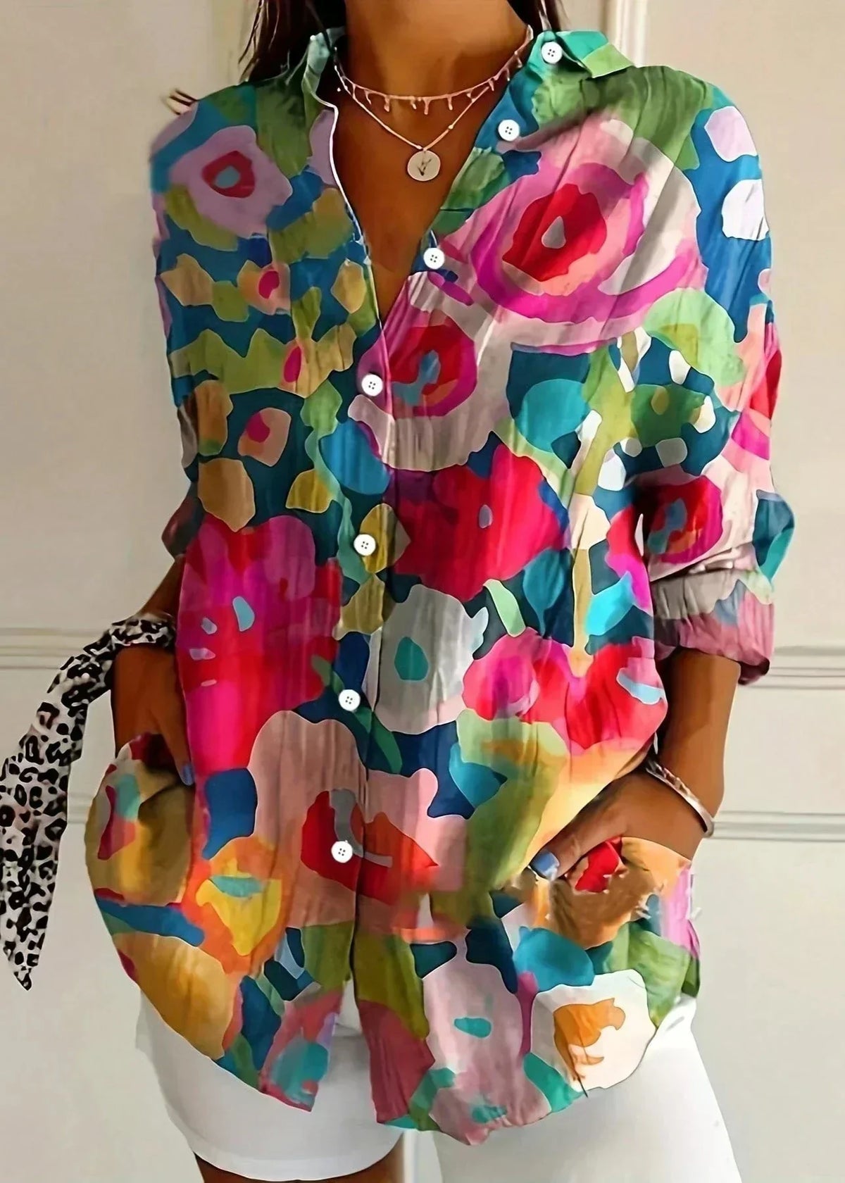 Blusa feminina de algodão estampada com botões frontais