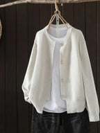 Cardigan feminino com botões caimento relaxado disponível em várias cores