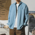 Camisa jeans masculina desgastada corte relaxed com botões clássicos