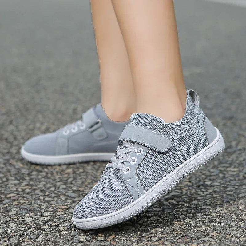 Sapatilhas barefoot infantis bico largo leves e flexíveis com fecho em velcro
