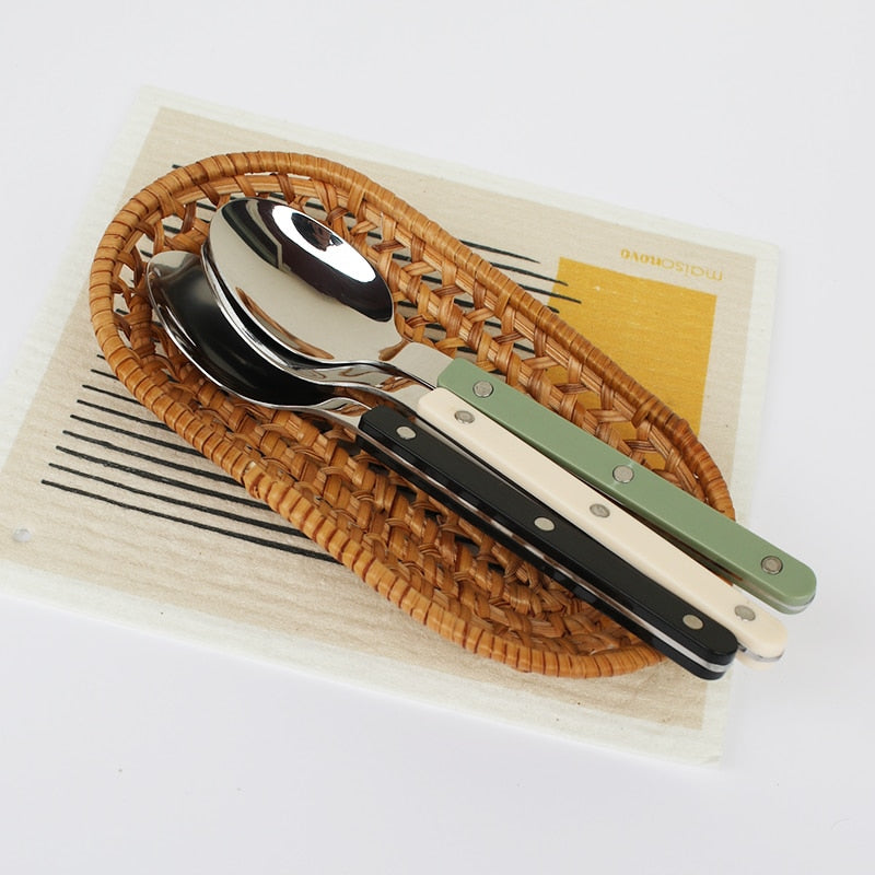 Conjunto de talheres em aço inoxidável 24 peças com design gravado para 6 pessoas
