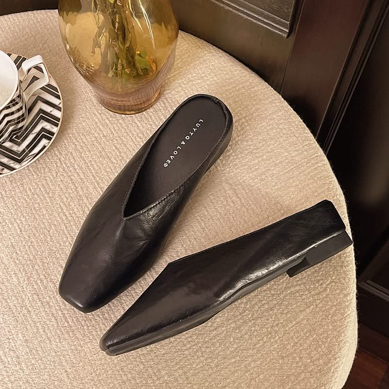 Sapatilhas rasas femininas slip-on em couro vegano liso