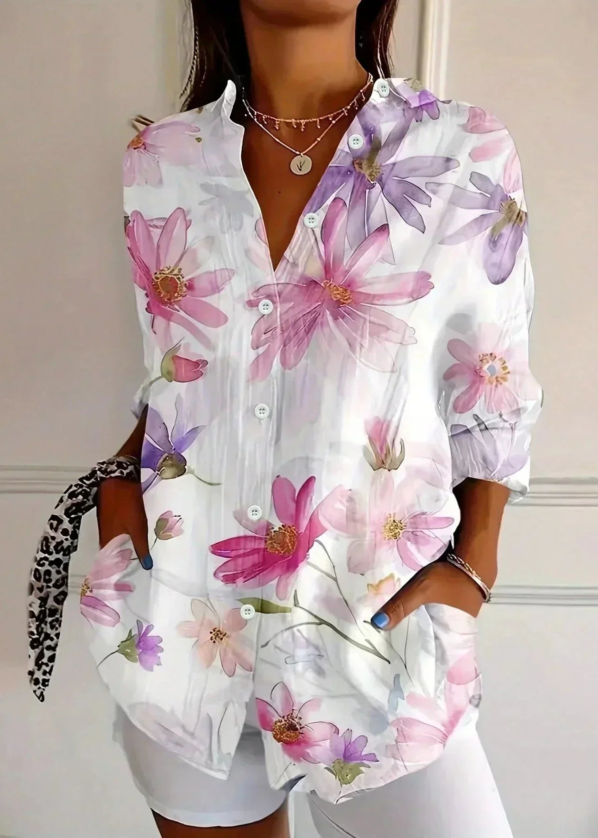 Blusa feminina de algodão estampada com botões frontais