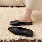 Sapatilhas rasas femininas slip-on em couro vegano liso
