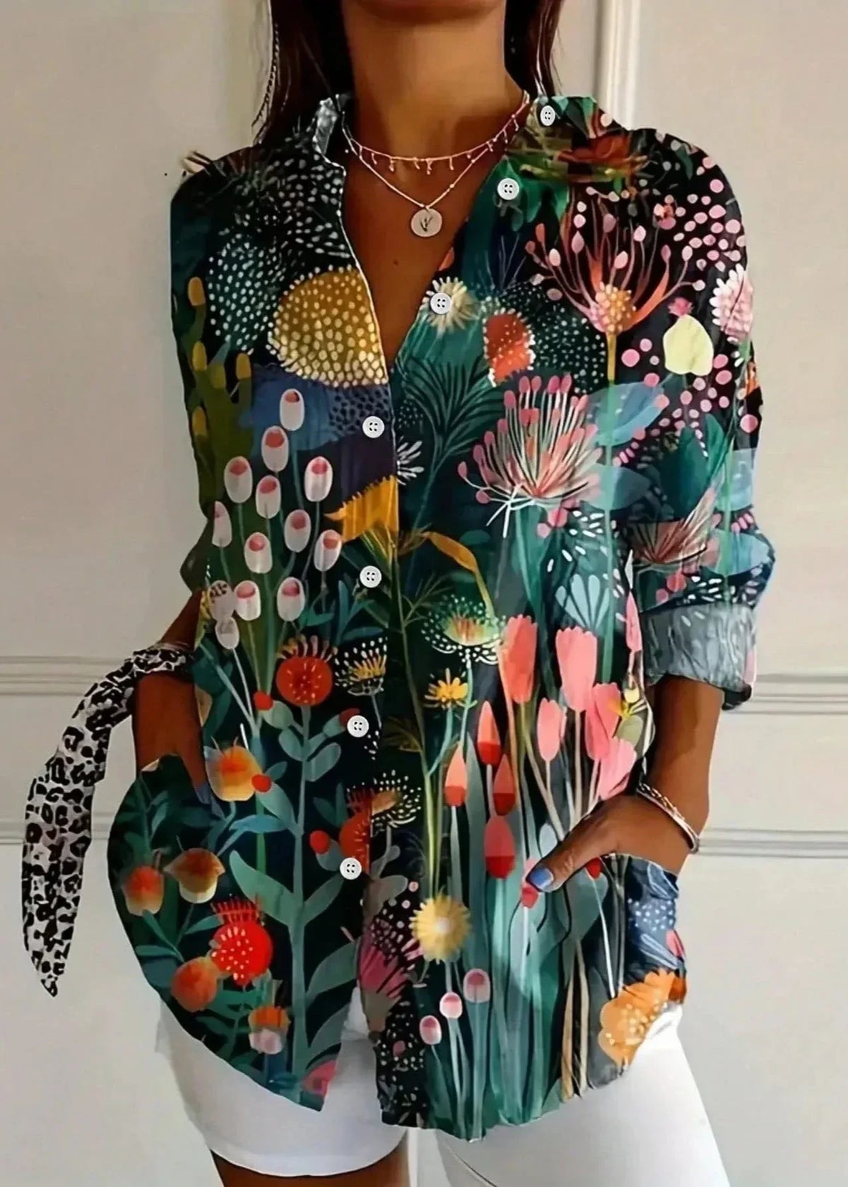 Blusa feminina de algodão estampada com botões frontais