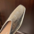 Sapatilhas rasas femininas slip-on em couro vegano liso