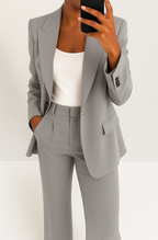 Conjunto feminino blazer e calça social corte clássico moderno