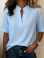 Blusa feminina gola V relaxed fit manga curta com punho