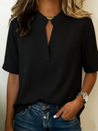 Blusa feminina gola V relaxed fit manga curta com punho
