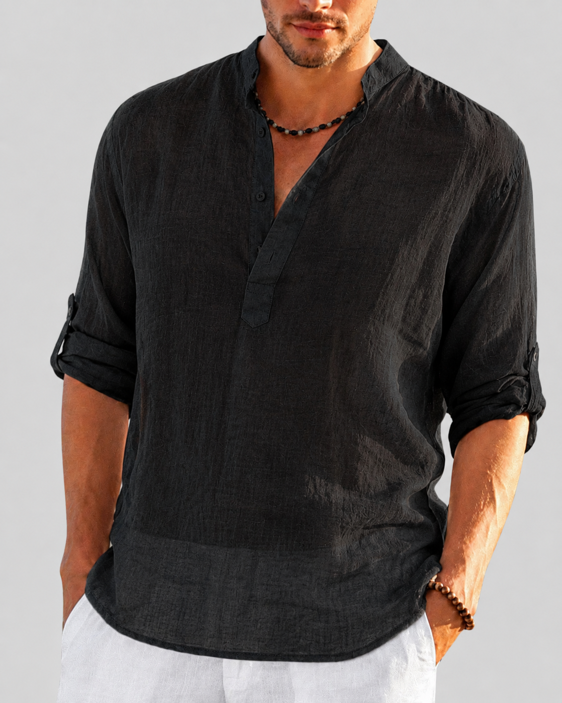 Camisa masculina manga longa com decote aberto e corte largo