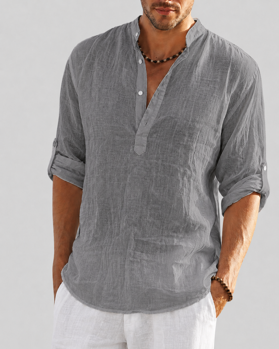 Camisa masculina manga longa com decote aberto e corte largo