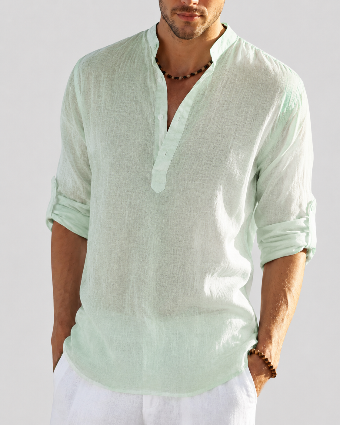Camisa masculina manga longa com decote aberto e corte largo