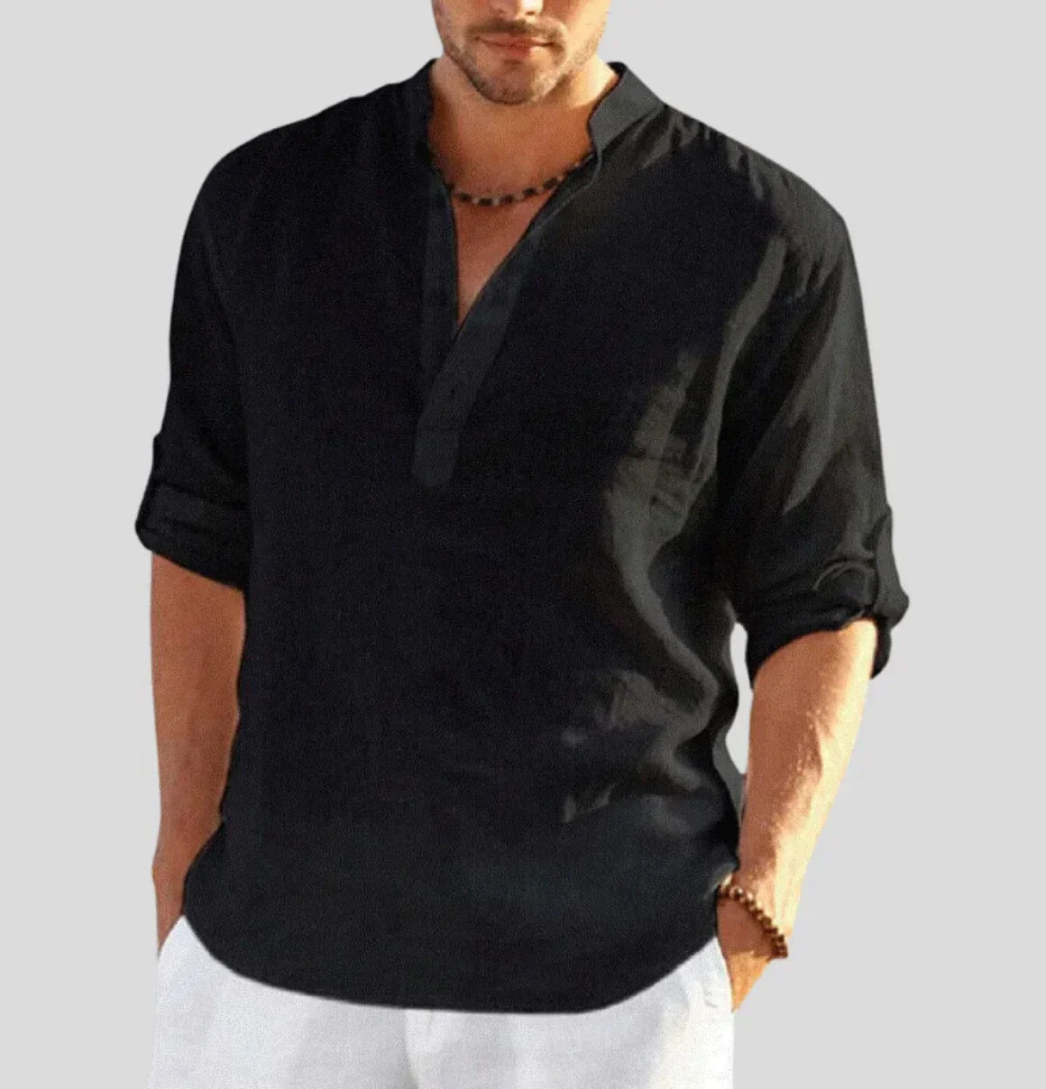 Camisa masculina manga longa com decote aberto e corte largo