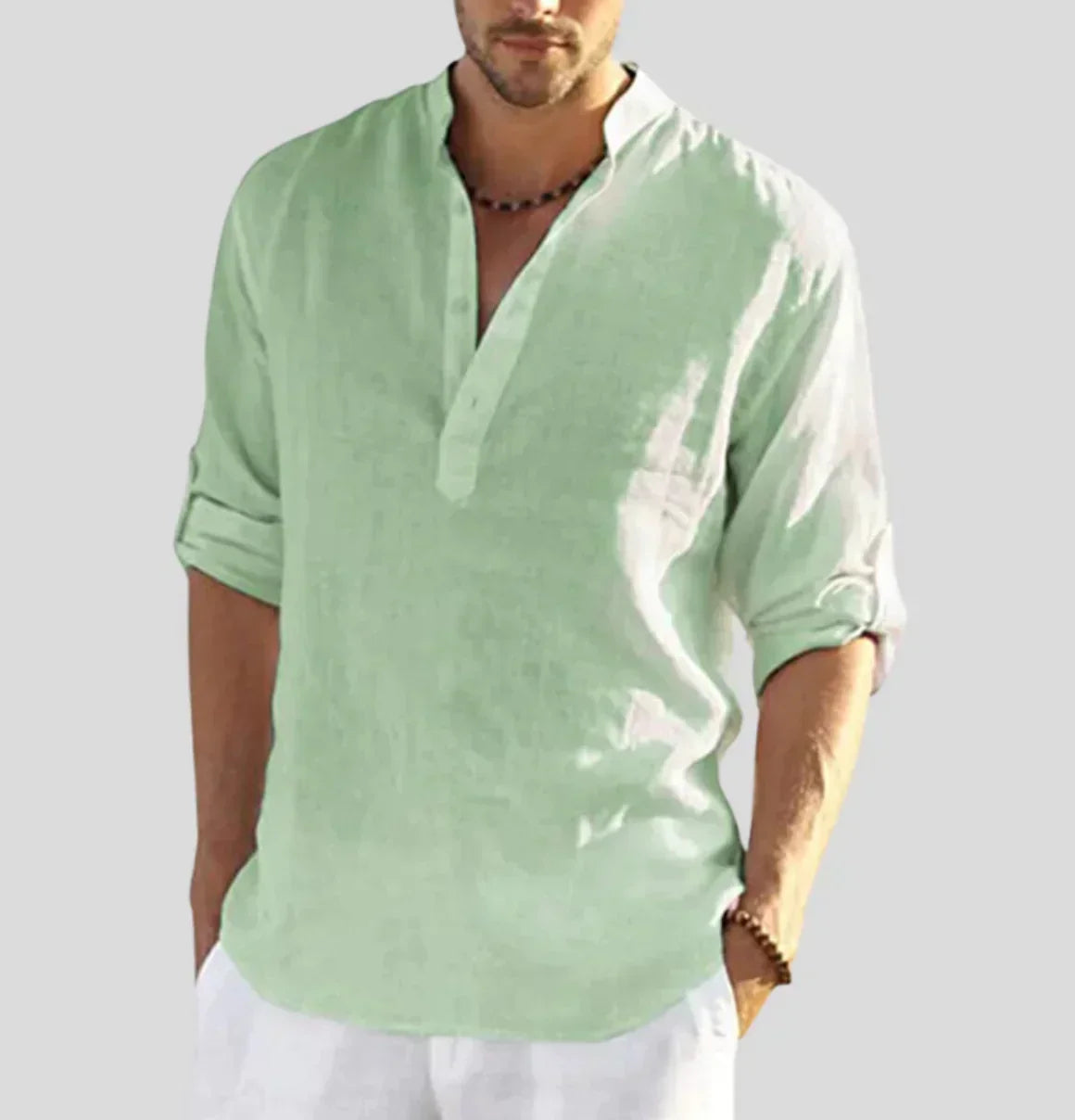 Camisa masculina manga longa com decote aberto e corte largo