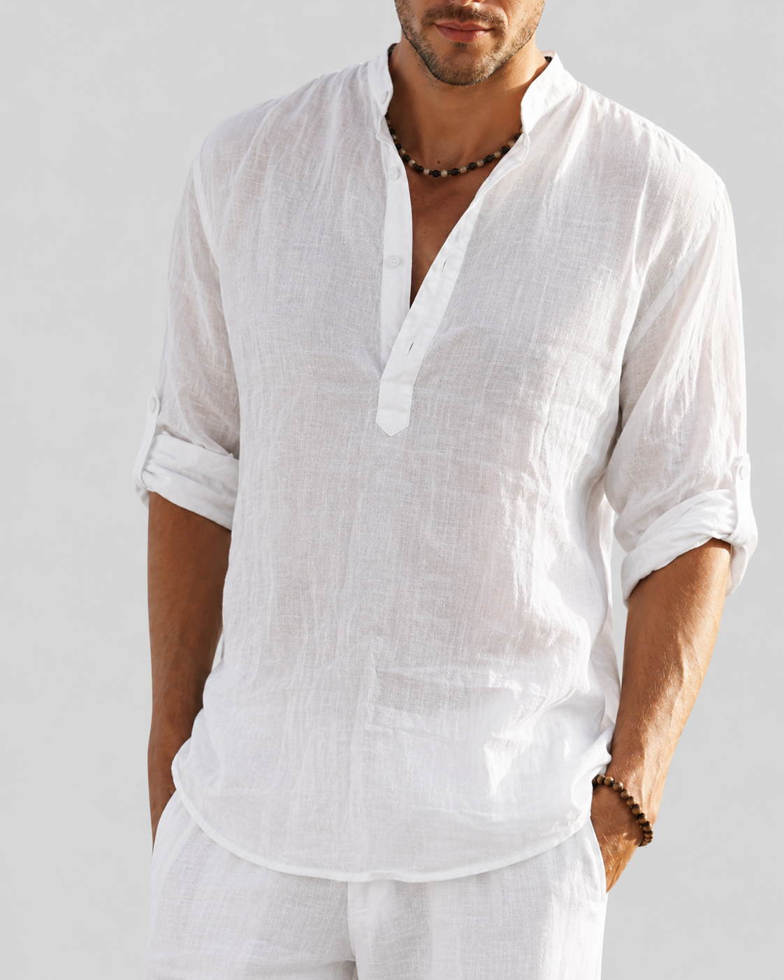 Camisa masculina manga longa com decote aberto e corte largo