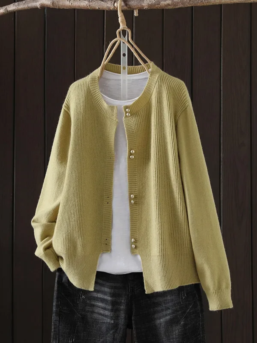 Cardigan feminino com botões caimento relaxado disponível em várias cores