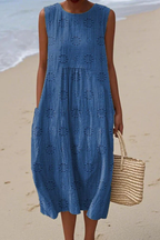 Vestido midi feminino sem mangas com bordado floral tonal e silhueta folgada
