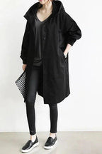 Impermeável feminino com capuz oversize respirável corte urbano